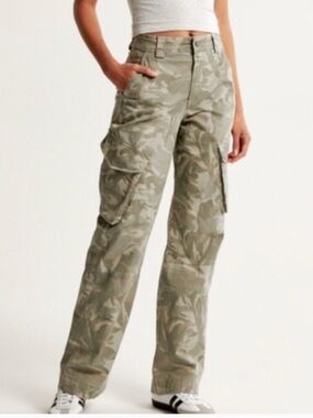 Abercrombie & Fitch Olive Green Camo Cargo Pants